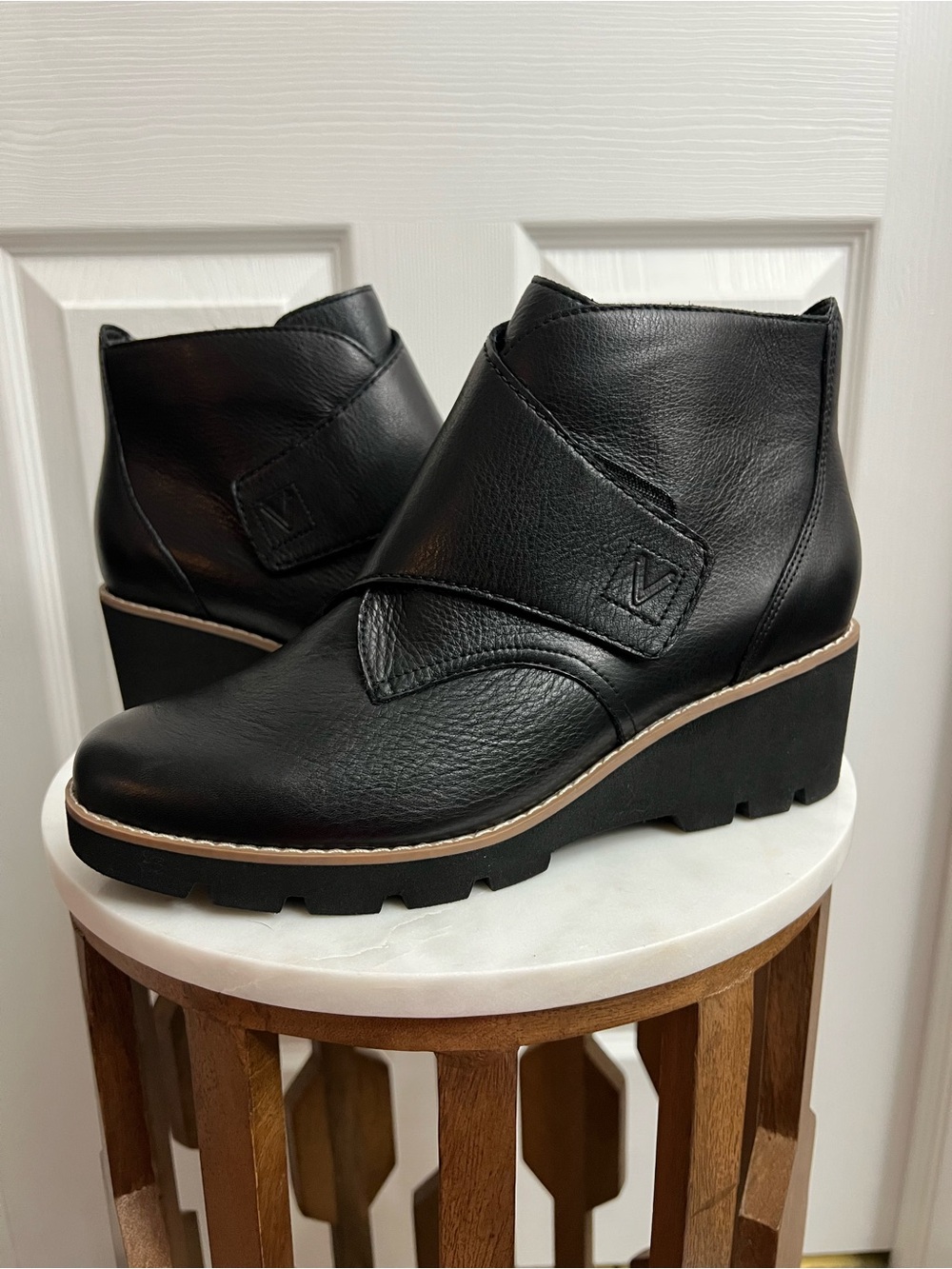 Vionic Abby Ankle Booties Black Leather Wedge - Picture 2 of 11